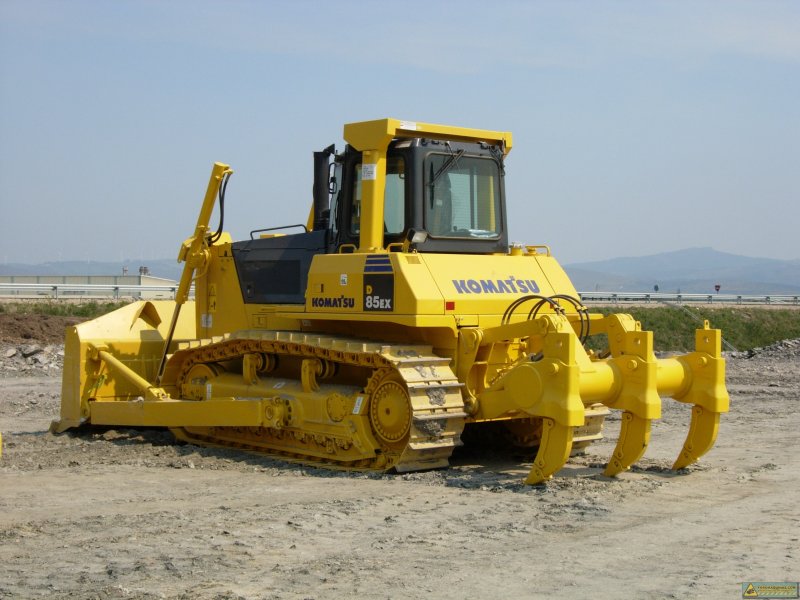 Бульдозер Komatsu d85ex-15r