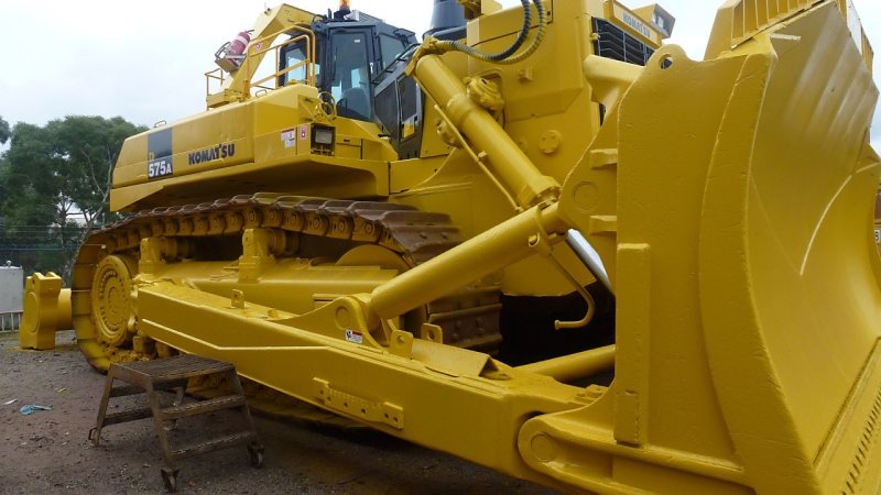 Komatsu d575a трактор