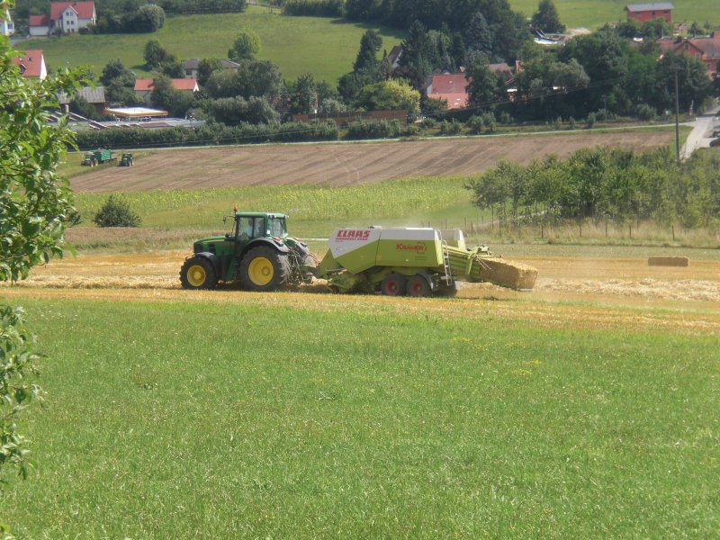 Трактор с Baler