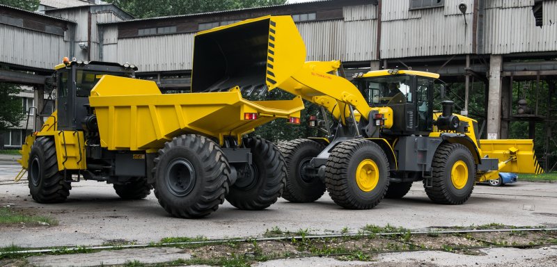 Фронтальный погрузчик Кировец к-708пк7