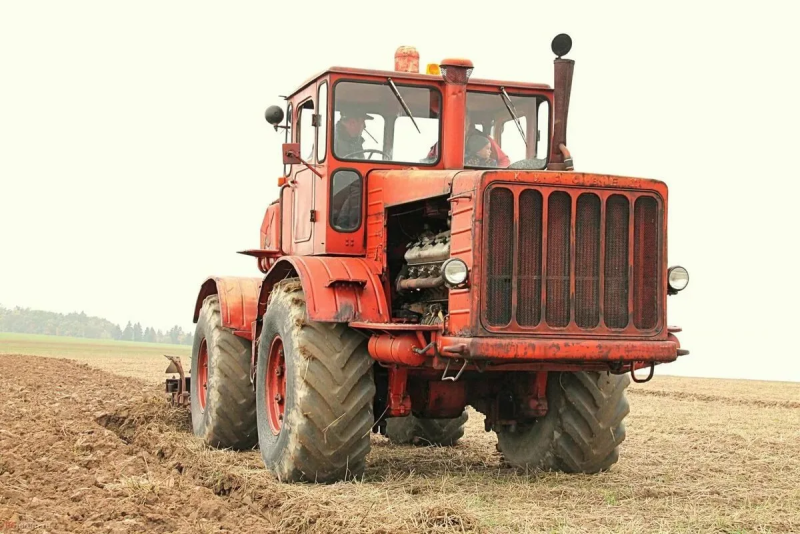 Трактор k-700 Кировец