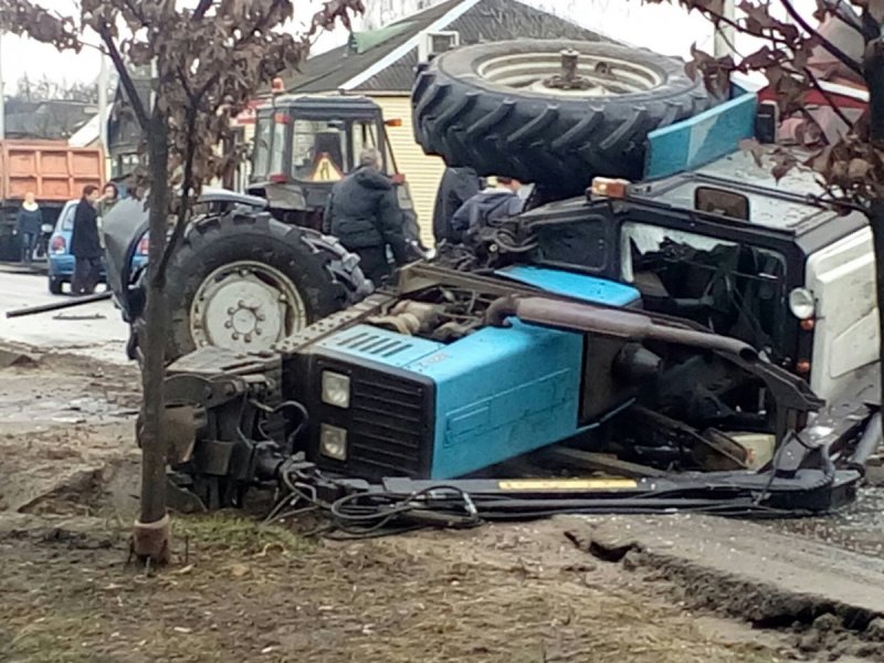 Разбитый трактор