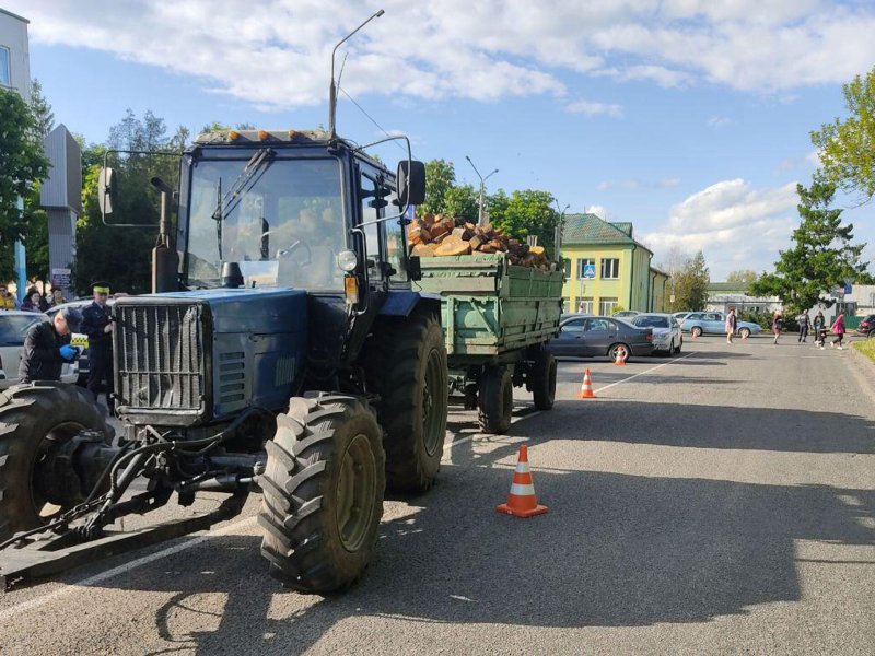 Трактор колесный