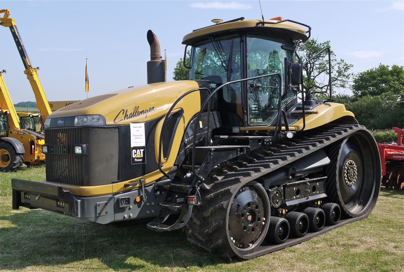 Трактор Challenger mt800