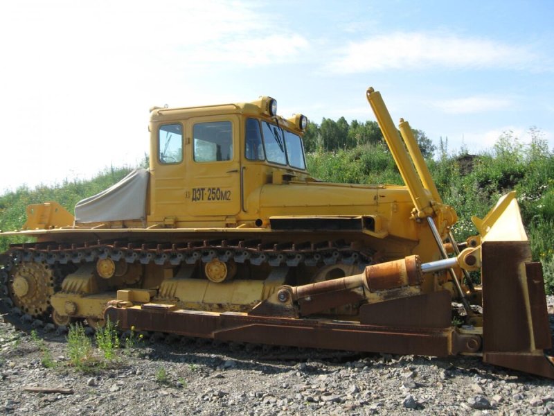 Советский трактор ДЭТ 250