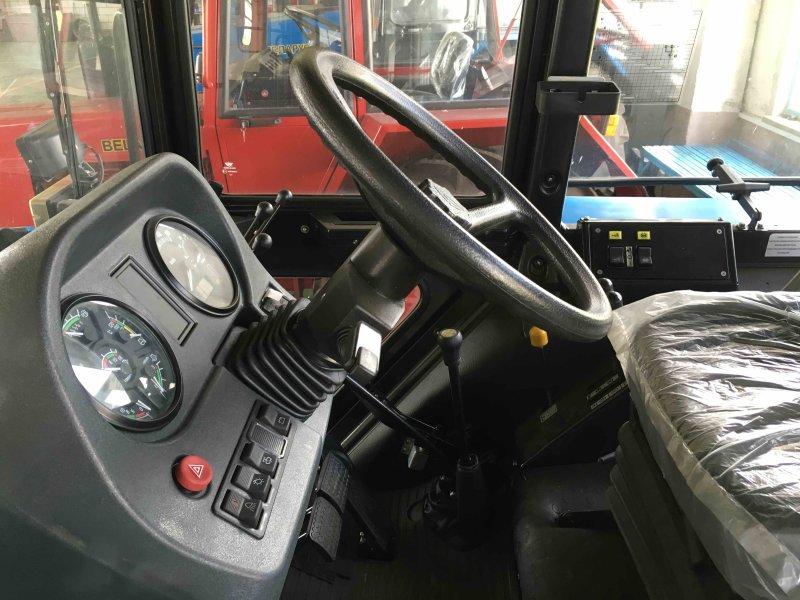 МТЗ 82 1221 кабина