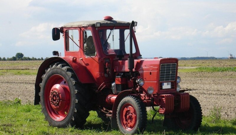 Трактор МТЗ 80.1 красный