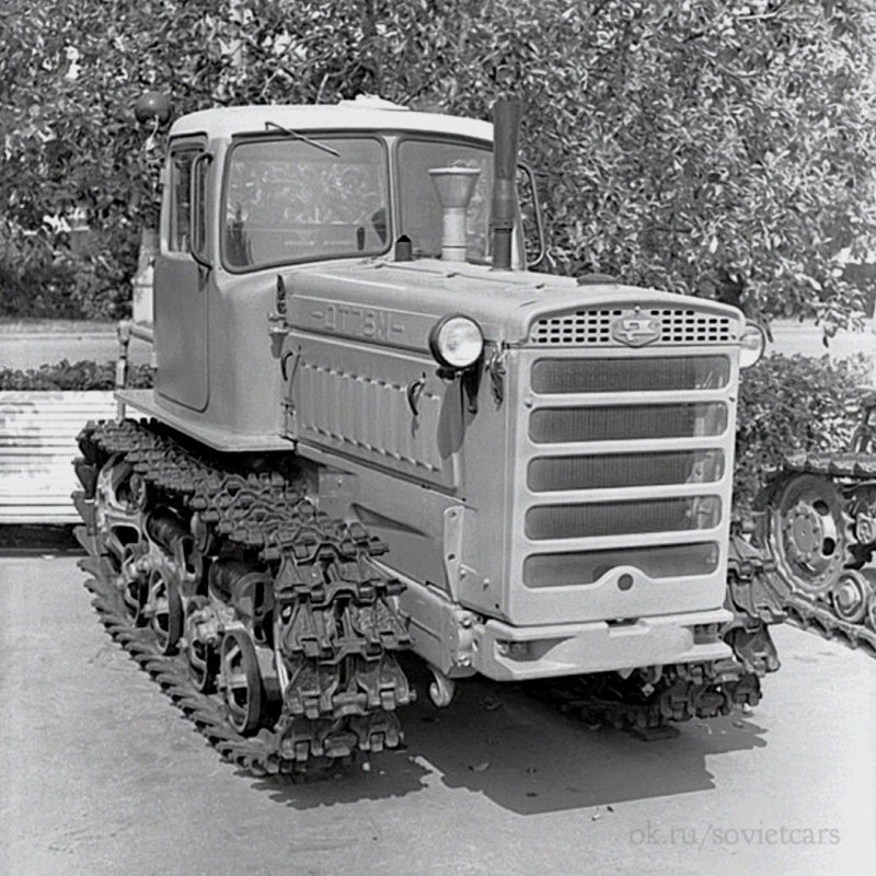 Гусеничный трактор ДТ-75м