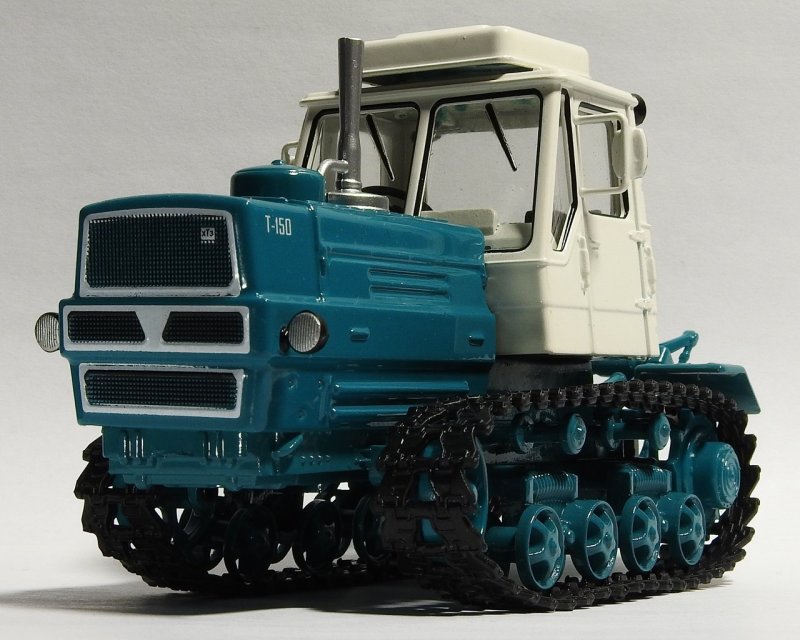 Гусеничный трактор ХТЗ Т-150 СССР