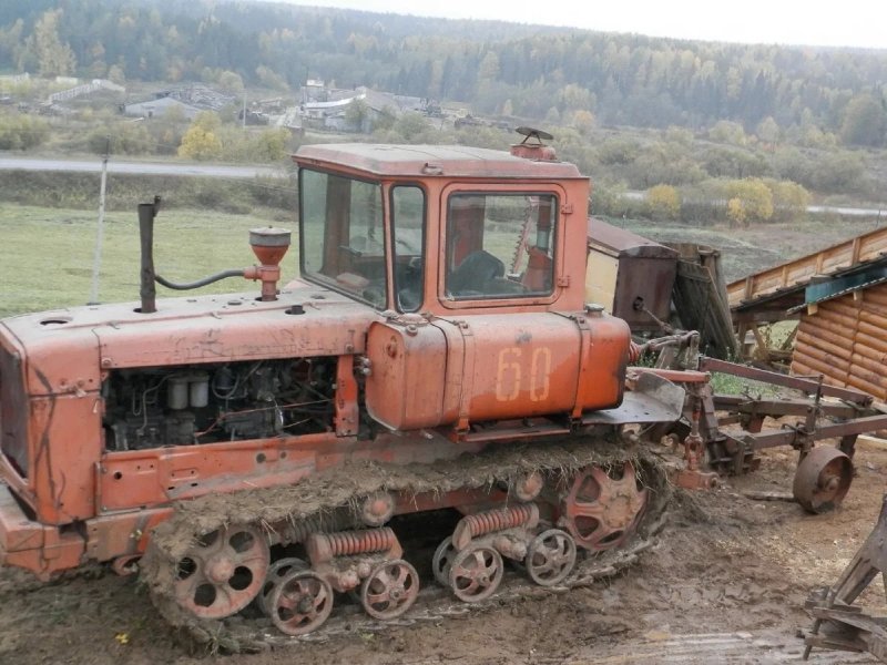ДТ-75 трактор гусеничный