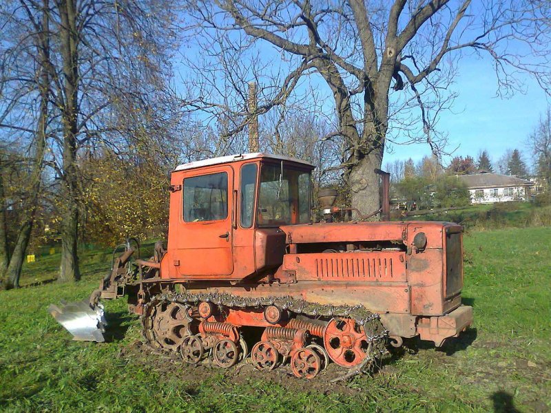Гусеничный трактор СССР ДТ 75