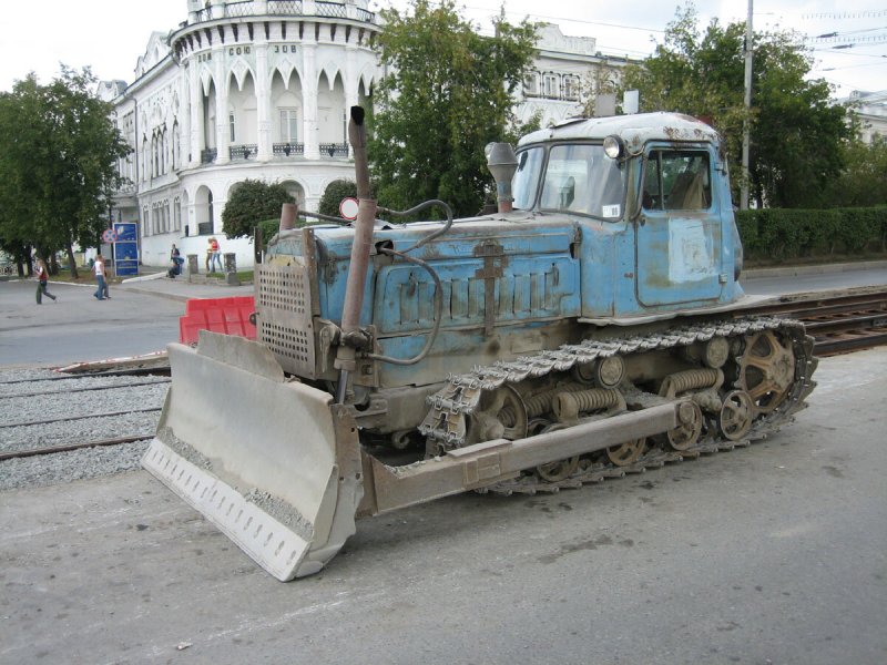 Трактор гусеничный ДТ-75 казахстанец