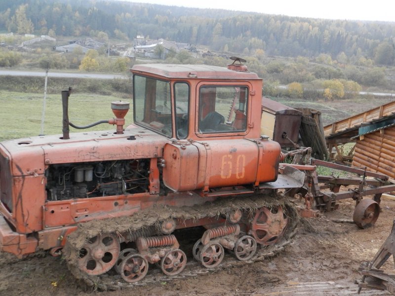 ДТ-75 трактор гусеничный