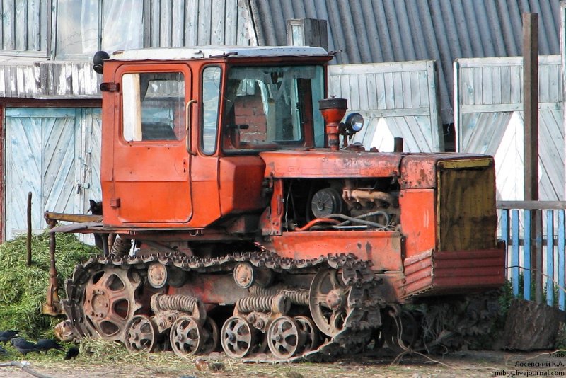 ДТ 75 сзади