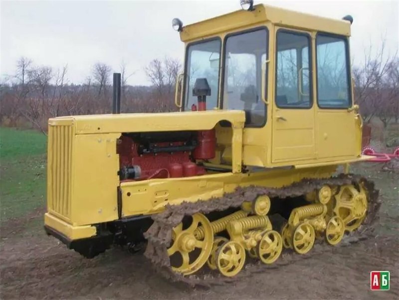 ДТ-75 трактор гусеничный