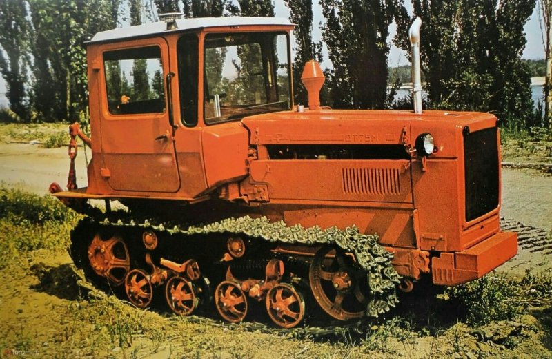 ДТ-75 трактор
