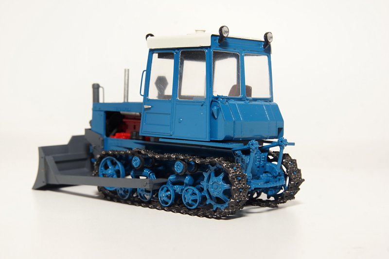 Игрушечные трактора ДТ 75