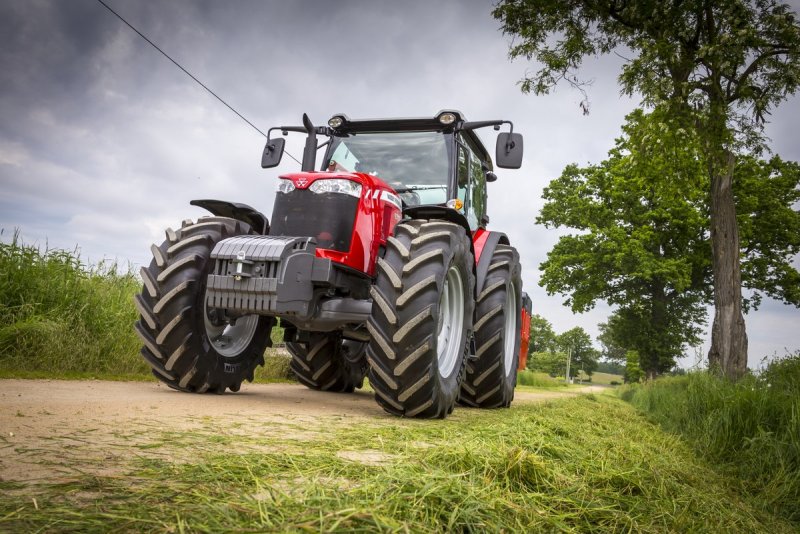 Трактор Massey Ferguson 6713