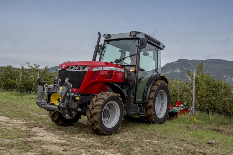 Трактор Massey Ferguson mf7724