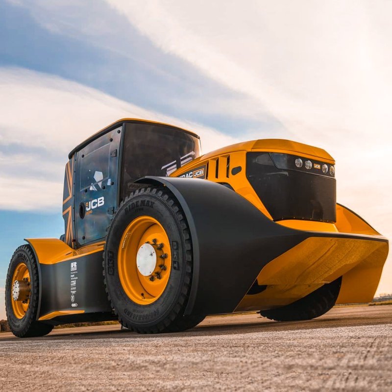 JCB Fastrac самый быстрый трактор в мире