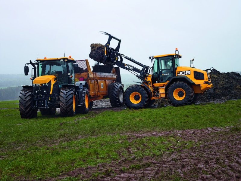 Трактор JCB