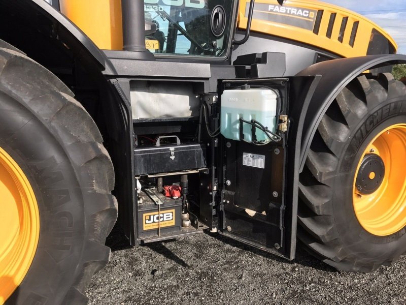 JCB Fastrac 8330
