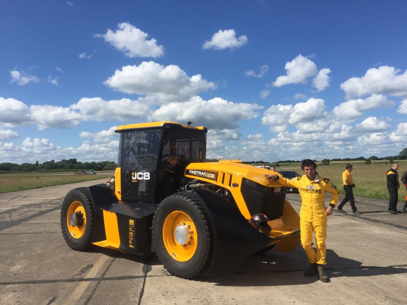 Самый быстрый трактор JCB