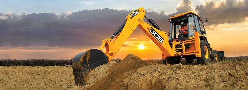 Трактор с ковшом JCB