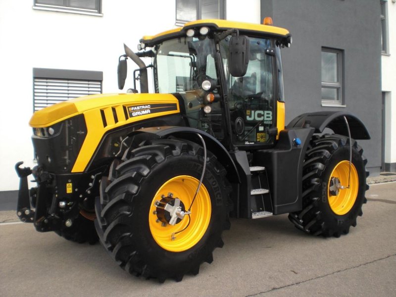 Гоночный трактор JCB
