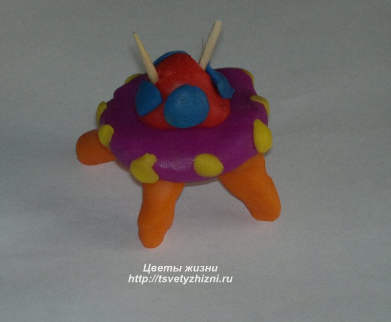 Летающая тарелка из пластилина