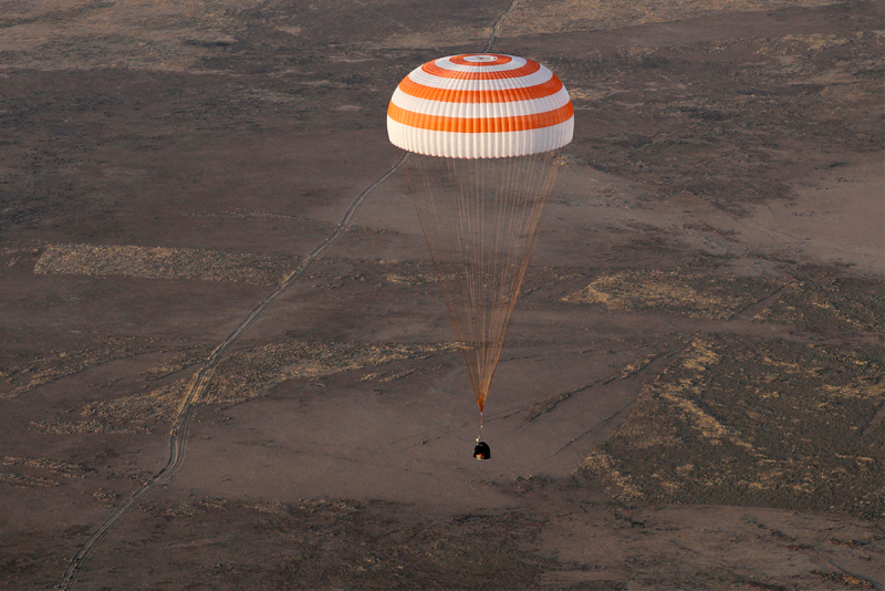 Посадка спускаемого аппарата космического корабля «Союз МС-18»
