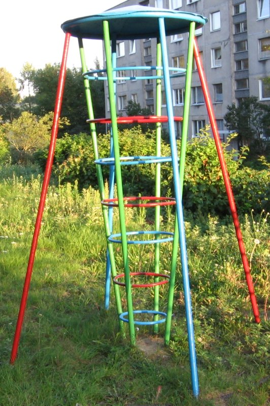 Ракета на детской площадке