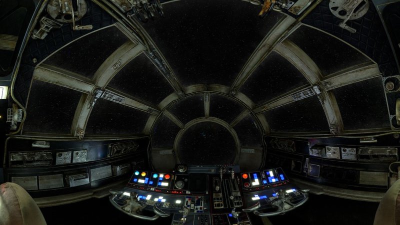 Millennium Falcon Cockpit 360