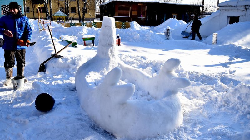 Снежные фигуры из снега в Вологде