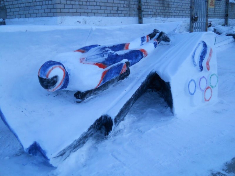 Спортивные скульптуры из снега