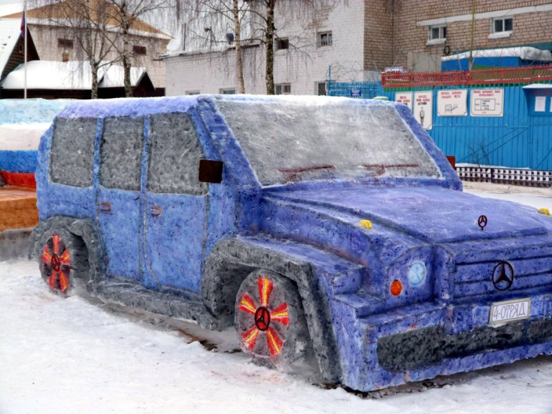 Снежные фигуры машины