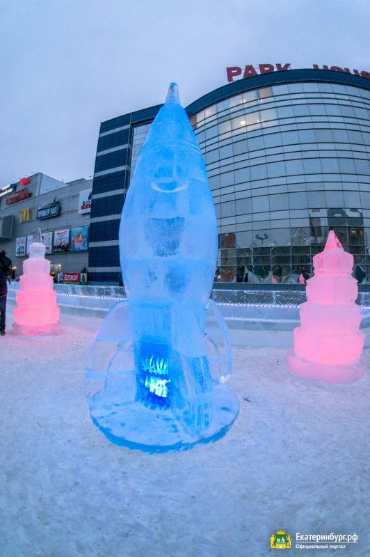 Космический ледяной городок