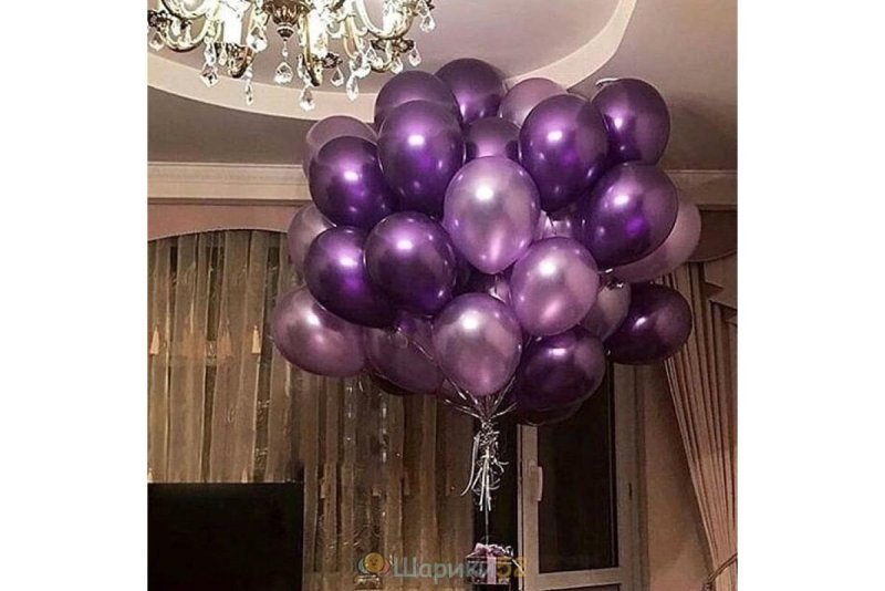 Композиция из фиолетовых шаров
