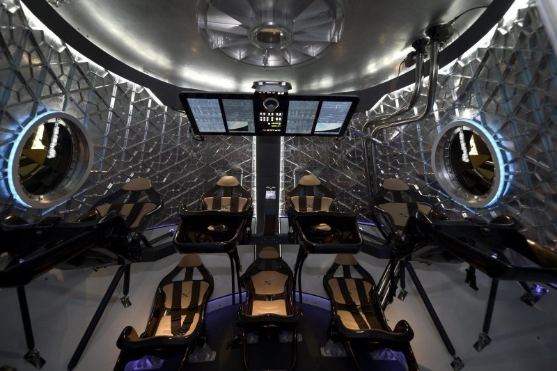 SPACEX Dragon 2 внутри