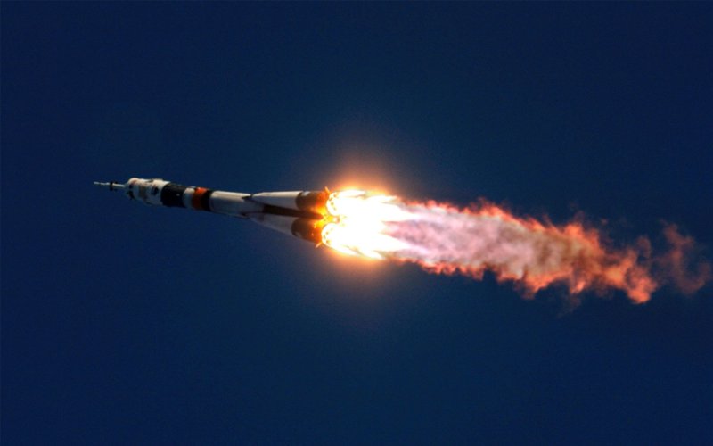 Огонь из сопла ракеты