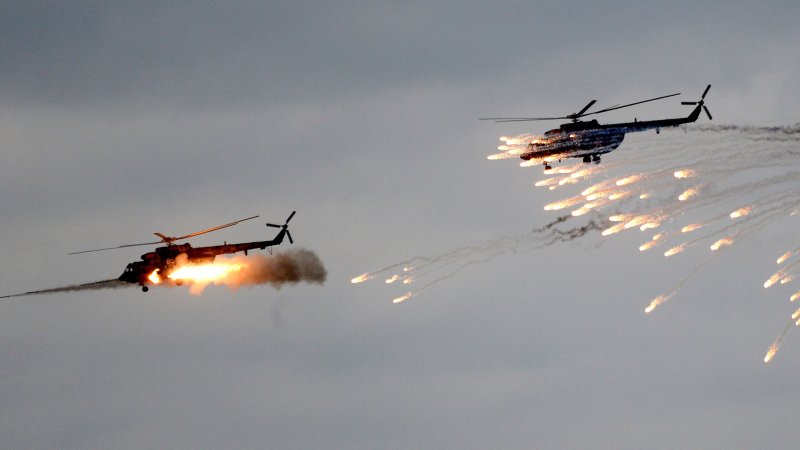 ВВС вертолет ми8 стреляет