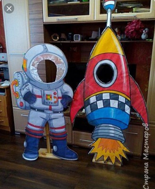 Космонавт из картона