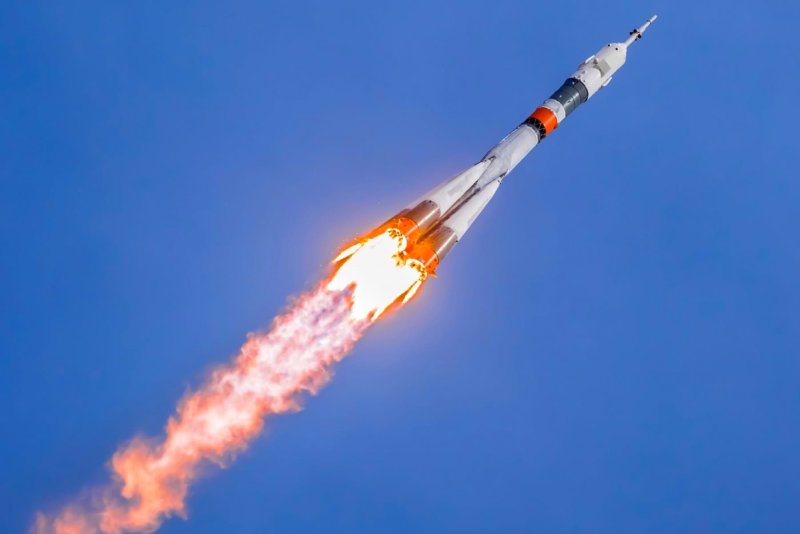 Ракета в космосе