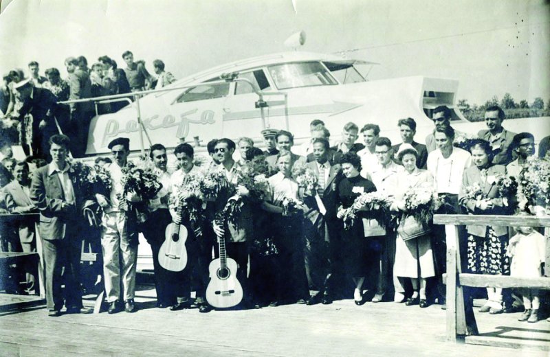 Винтаж ваза 1957 год Столяров ко Дню фестиваля молодежи