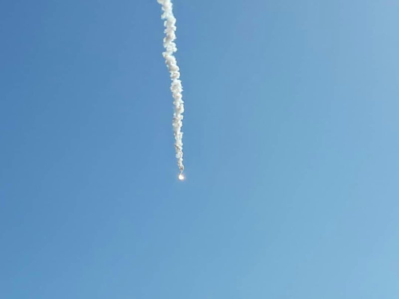 Осветительная ракета в небе