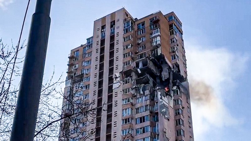 Разрушенный ракетой дом