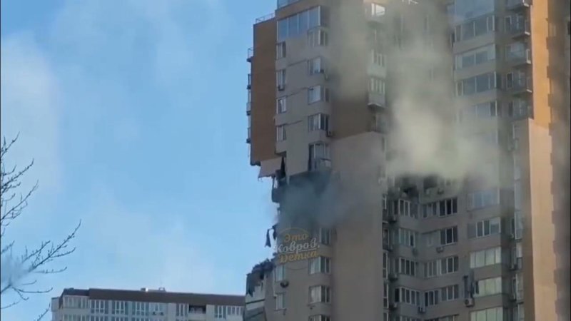 Разбомбили многоэтажки в Киеве