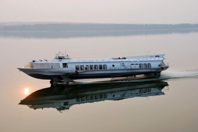 Метеор корабль на подводных крыльях