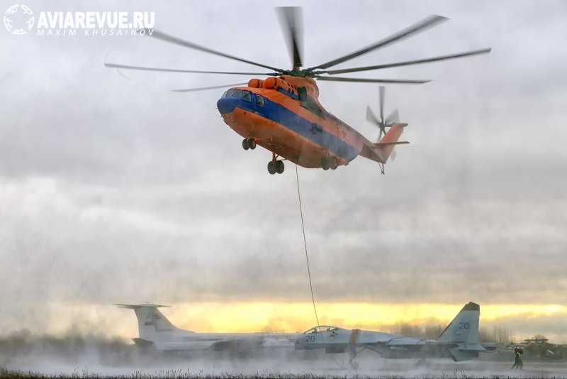 Вертолет ми-26 оранжевый