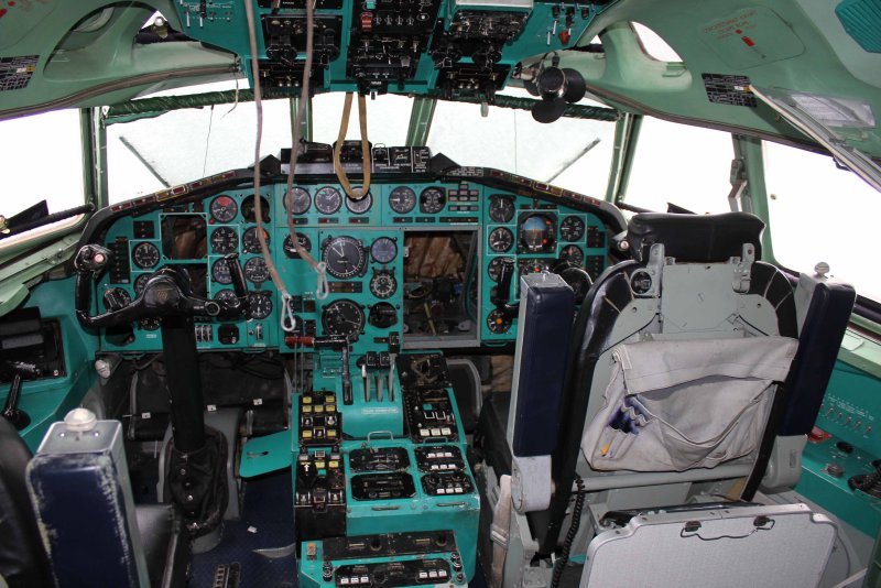 Кабина самолёта ту-154